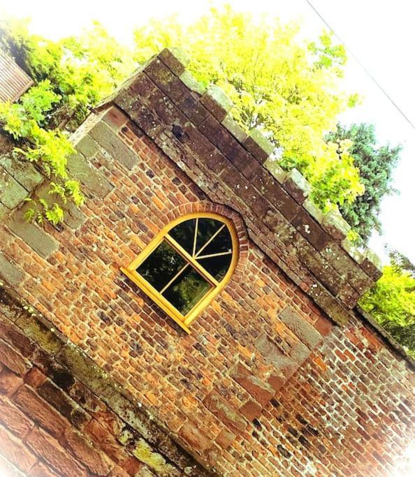 Stay In A Castle! Unique & Luxurious Historical Apartment, Self Contained, Free Parking & Wi-Fi Chester Esterno foto